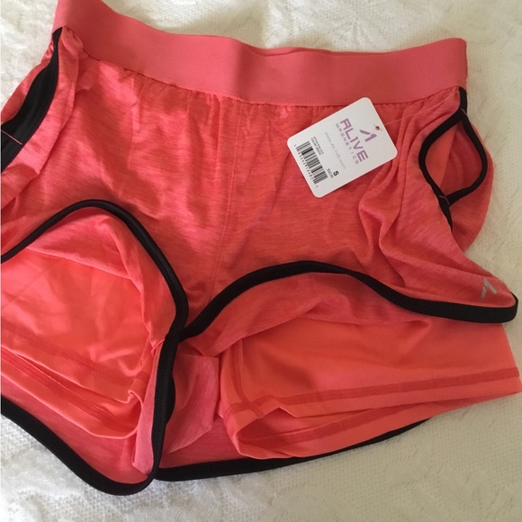 NWT ALIVE Magnetics 2-in-1 athletic shorts-woman’s - Picture 3 of 4
